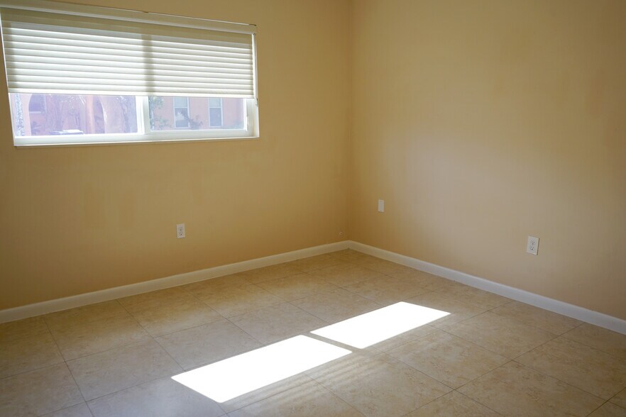 Building Photo - 10703 SW 77th Ct