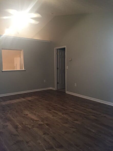 Building Photo - 3905 Camden Dr