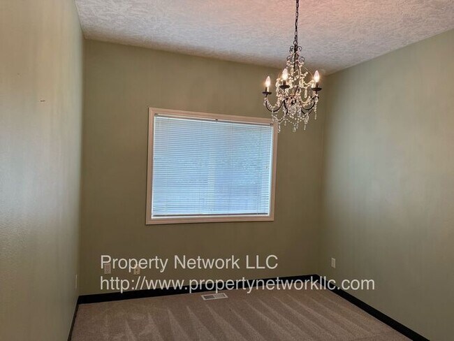 Building Photo - Outstanding 3 Bedroom Fairview Home