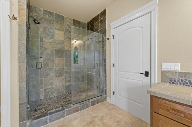 Building Photo - 5BED 4BATH - Beautiful Home with a Gorgeous View