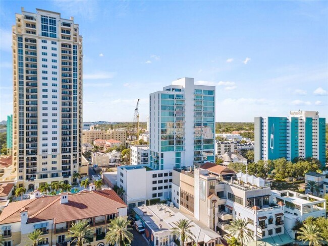 Building Photo - 176 4th Ave NE