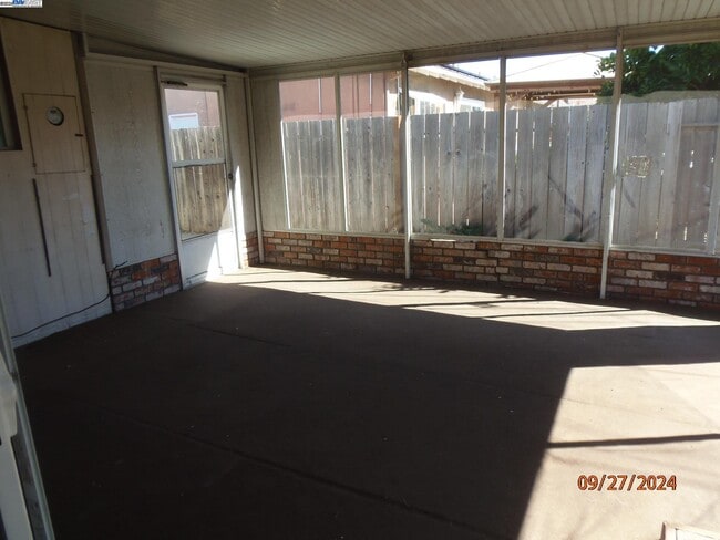 Building Photo - 8320 Davona Dr