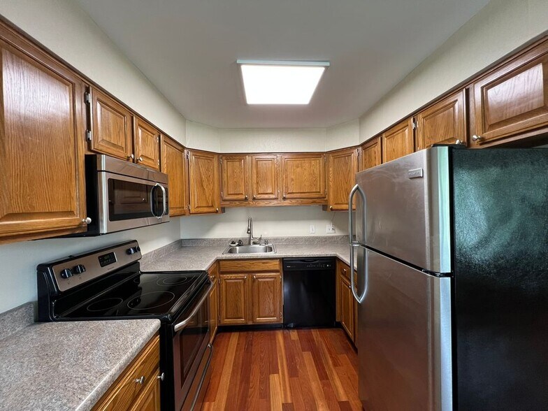 Building Photo - 512 Hill St