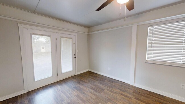 Building Photo - 1202 Sunshine Dr