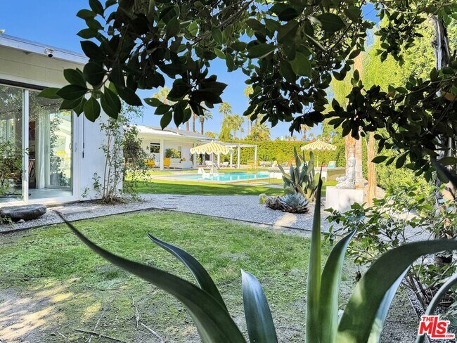 Building Photo - 2235 E Paseo Gracia