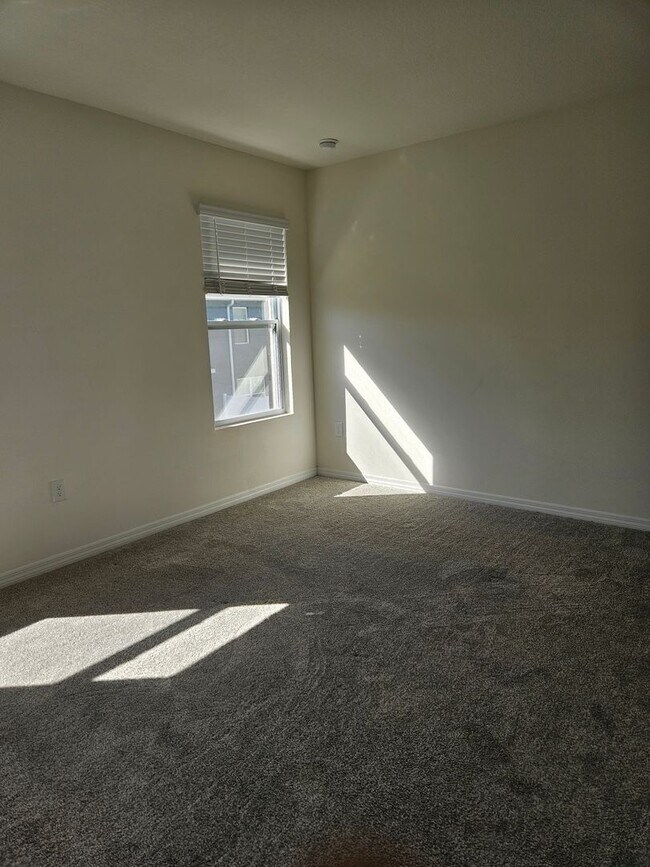 Building Photo - 3 BEDROOM 2 1/2 BATH TOWN HOME COMING SOON