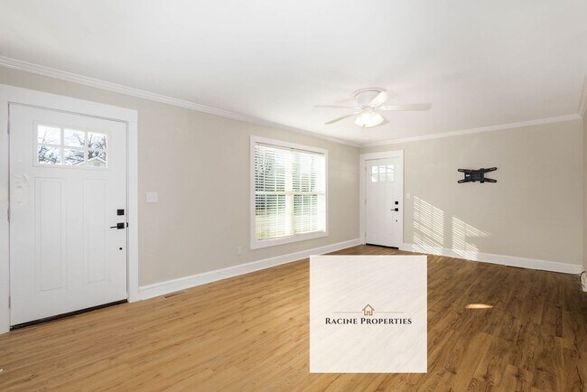 Building Photo - Charming Three Bedroom in Greer, SC