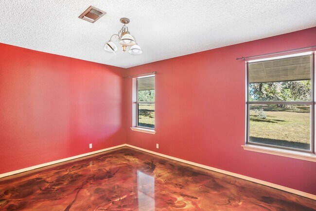 Building Photo - Hill Country Retreat