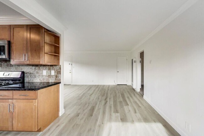 Building Photo - 1549 San Carlos Ave