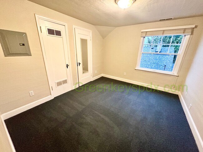 Building Photo - 10197-1136