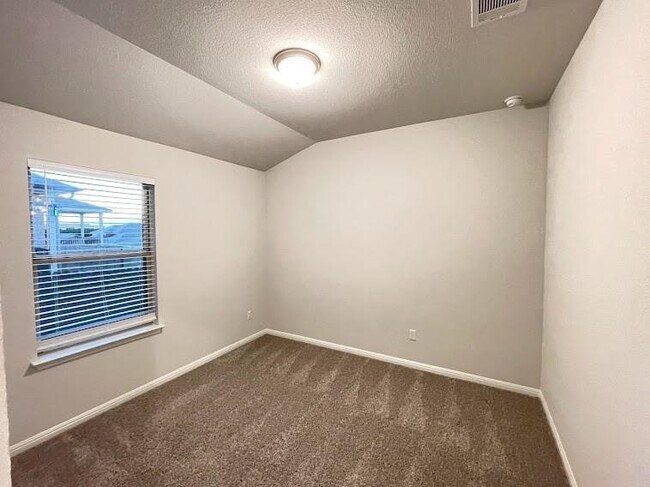 Building Photo - 1629 Dubiel Dr