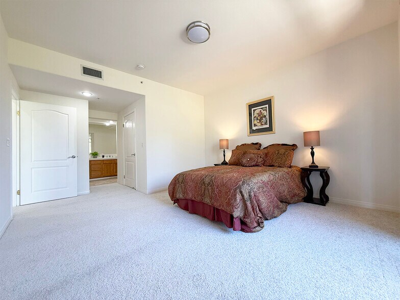 Building Photo - 144 S 3rd St