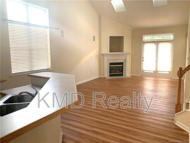 Building Photo - 9110 Scarcliff Ln