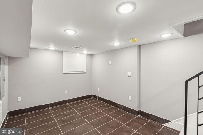 Building Photo - 2536 N Lee St