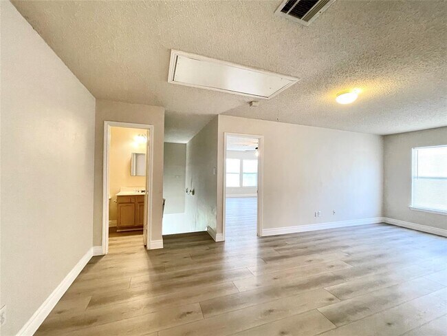 Building Photo - 2601 Byfield Dr