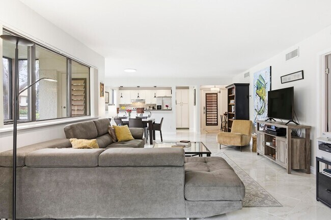 Building Photo - 137 Brackenwood Rd