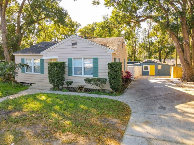 Building Photo - 2008 E Grant Ave