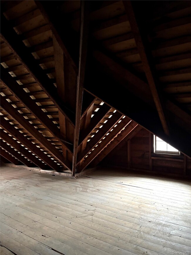 Building Photo - 558 Locust Ave