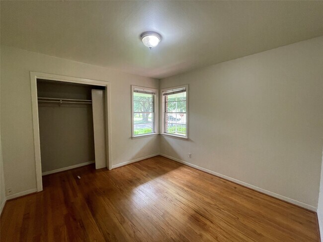 Building Photo - 5042 Grape St