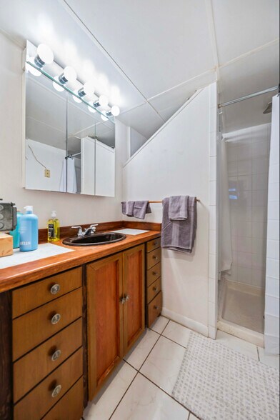 Building Photo - 383 Oxford St