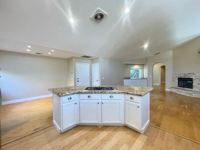 Building Photo - COMING SOON!!! GORGEOUS 3 Bedroom/2.5 Bathroom POOL Home Oasis Awaits in Regency Estates!!