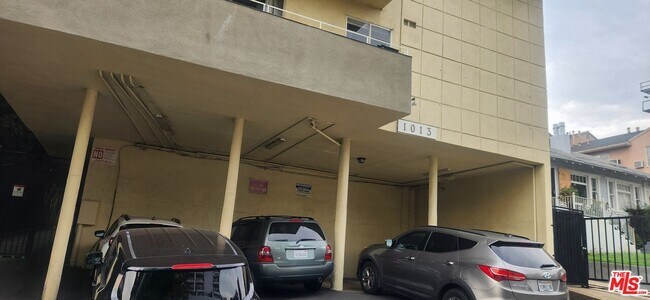 Building Photo - 1013 N San Vicente Blvd