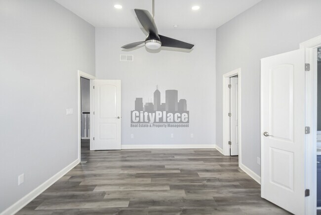 Building Photo - 4440 Valley Trace Dr
