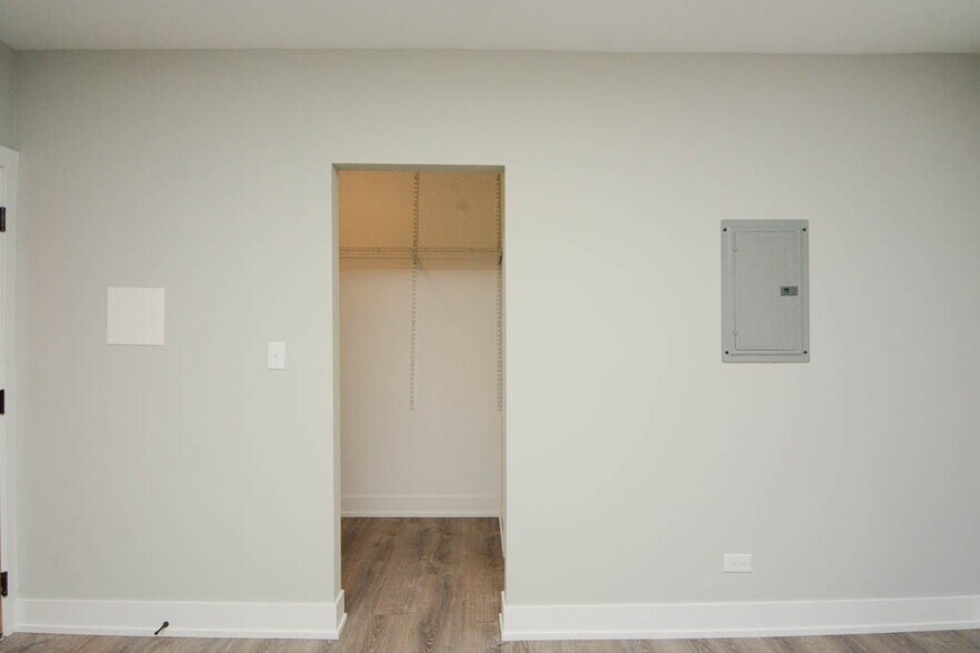 Building Photo - 432.5 W Belden Ave