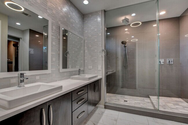 Building Photo - 6005 Andezano Dr