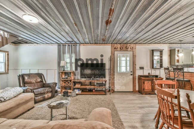 Building Photo - 43 Davis Gap Rd