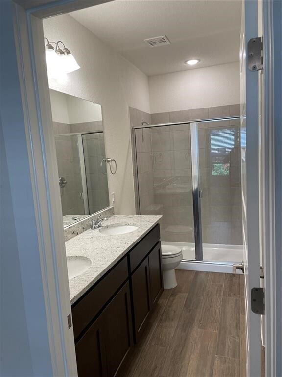 Building Photo - 624 Parkline Dr