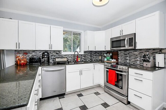 Building Photo - Charming 3BD/2BA Ranch in Selwyn Park!