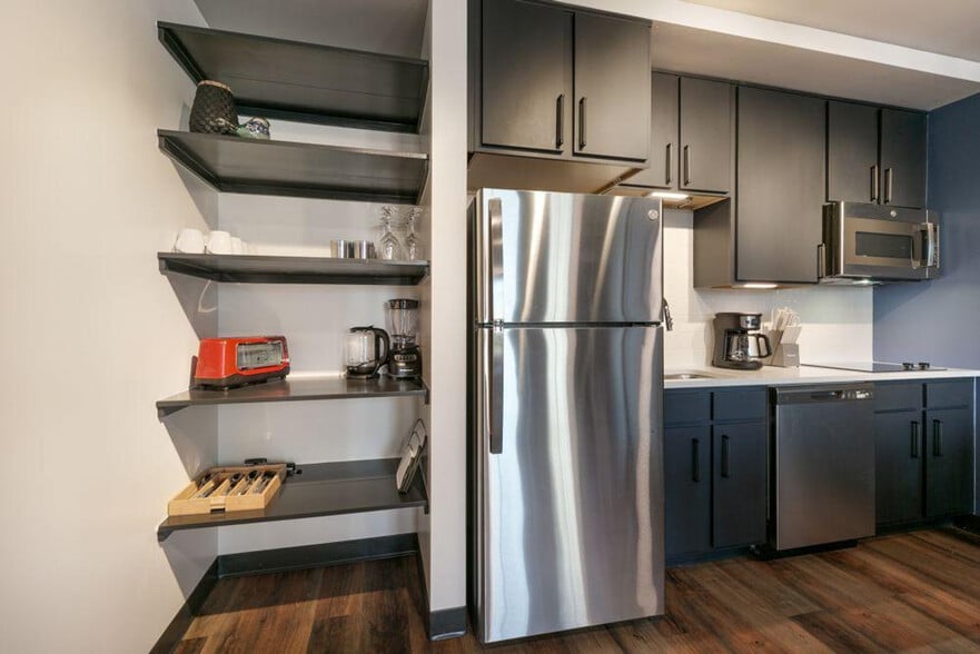 Building Photo - 611 Commerce St