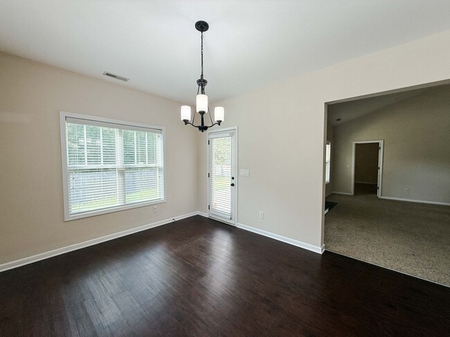 Building Photo - 728 Roanoke Drive