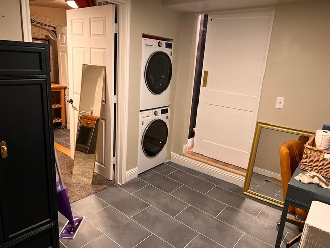 Building Photo - Large 2 Bed, 1 Bath + 2 Bonus Rooms – Two ...