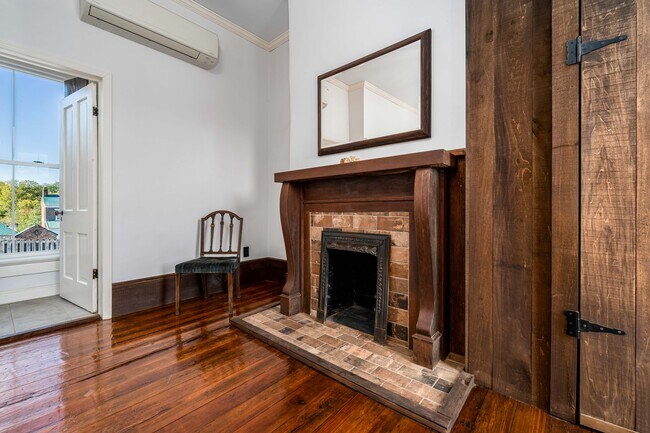 Building Photo - 120 S Cherokee St