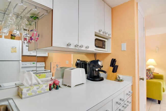 Building Photo - 8921 Blind Pass Rd