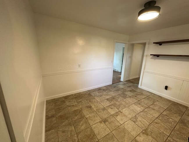Building Photo - 2 bed, 1 Bath house in Bolivar, Mo! Call Q...