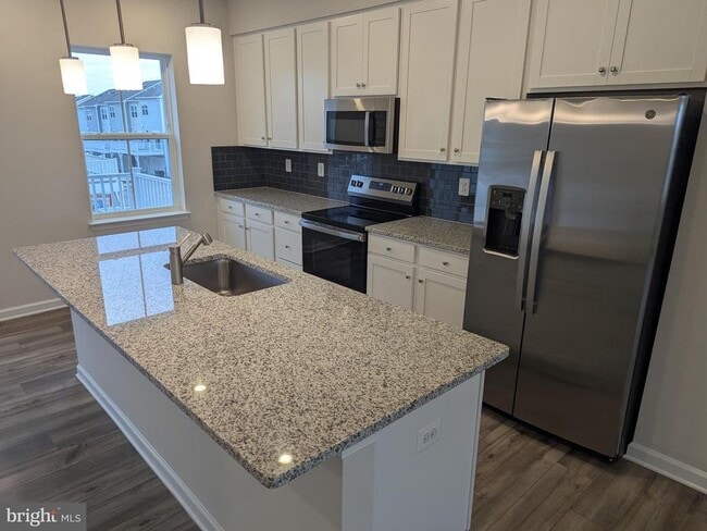 Building Photo - 11 Short Br Dr