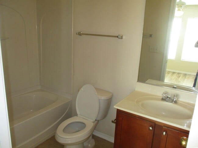 Building Photo - 161 Olde Towne Way