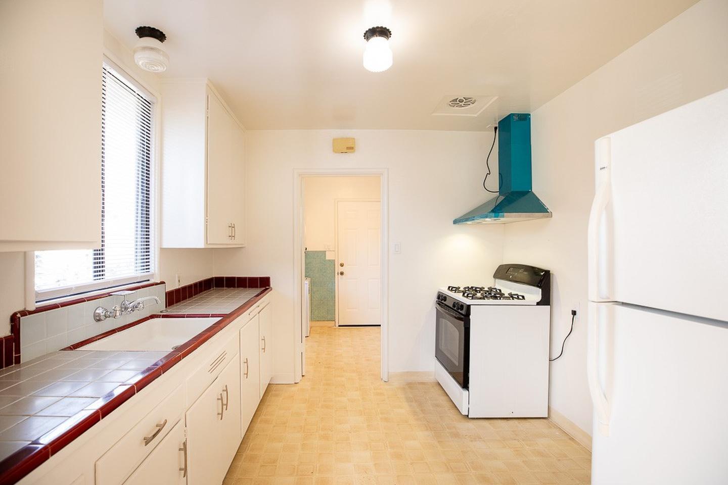 Building Photo - Remodeled 1BR Unit with Garage - Steps to BART in El Cerrito