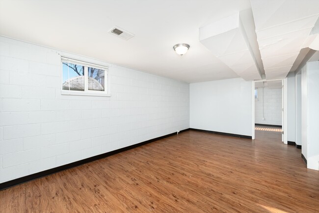 Building Photo - 8989 E 12th Ave