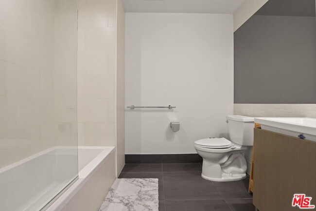 Building Photo - 889 Francisco St