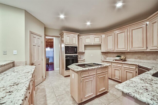 Building Photo - 16 Kelliwood Ct Cir