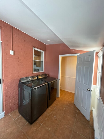 Building Photo - 3426 Fairfield St