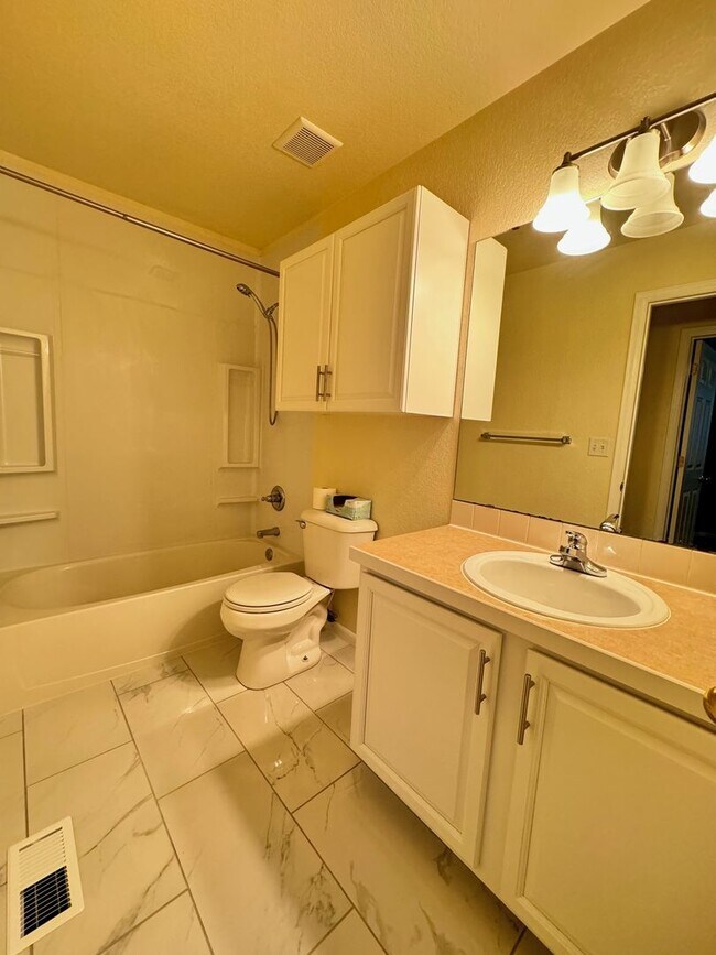 Building Photo - Great Home with Large Back Yard