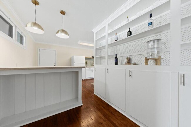 Building Photo - 419 King Cir