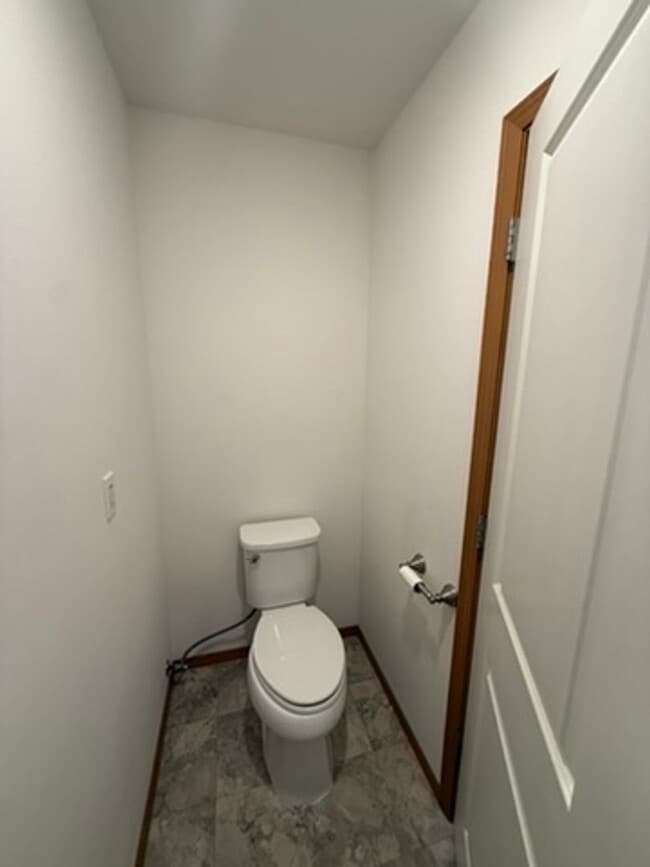 Building Photo - Modern 2-Bedroom Rental in North Pole!