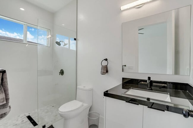 Building Photo - 2962 NW 10th Ct