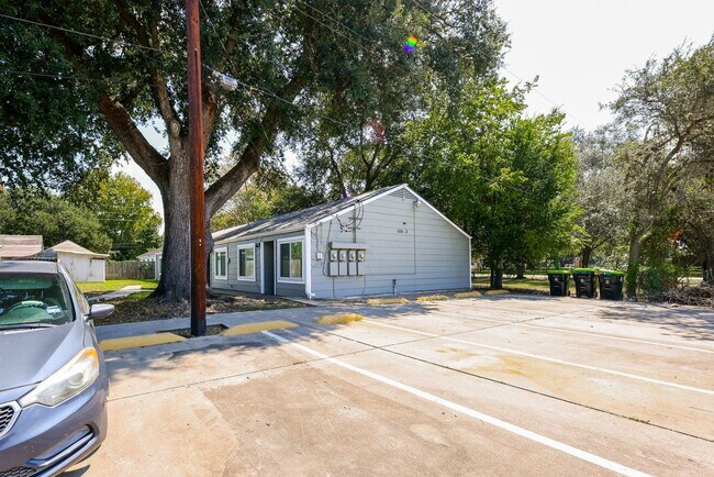 Building Photo - 506 N 3rd St